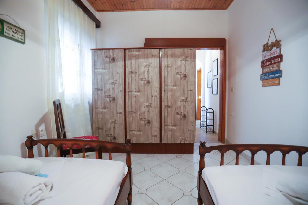 Family House At Corfu Townアパートメント エクステリア 写真