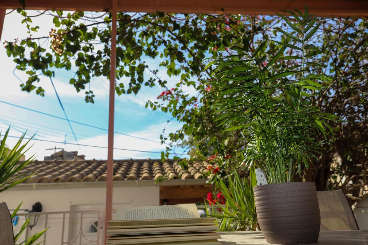 Family House At Corfu Townアパートメント エクステリア 写真