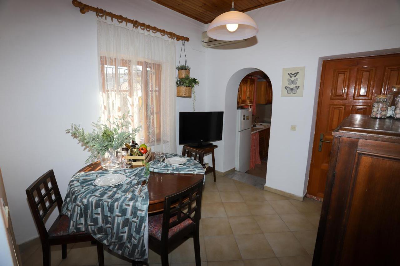 Family House At Corfu Townアパートメント エクステリア 写真