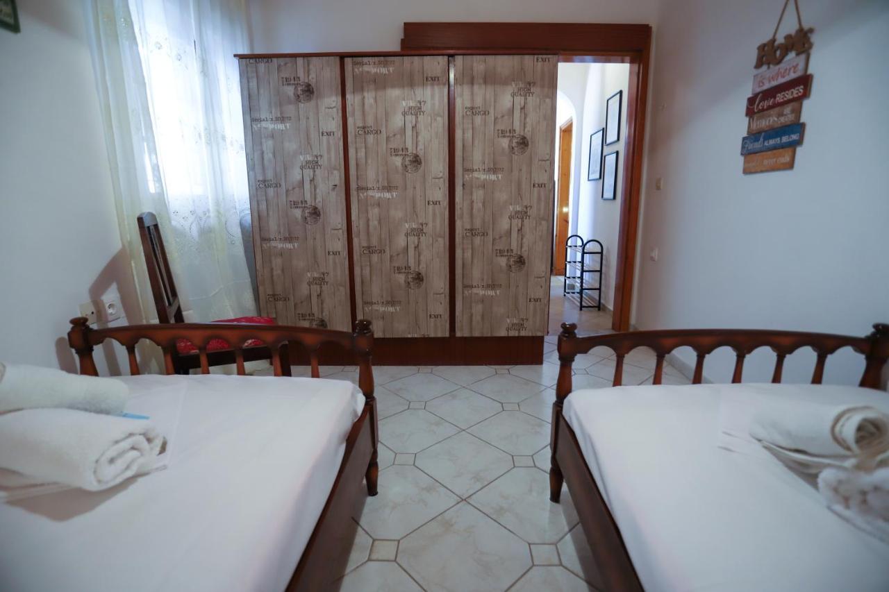 Family House At Corfu Townアパートメント エクステリア 写真