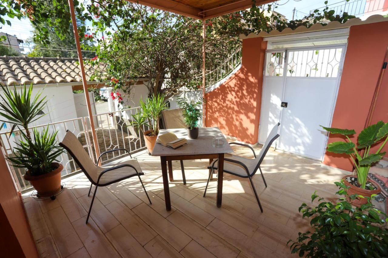 Family House At Corfu Townアパートメント エクステリア 写真