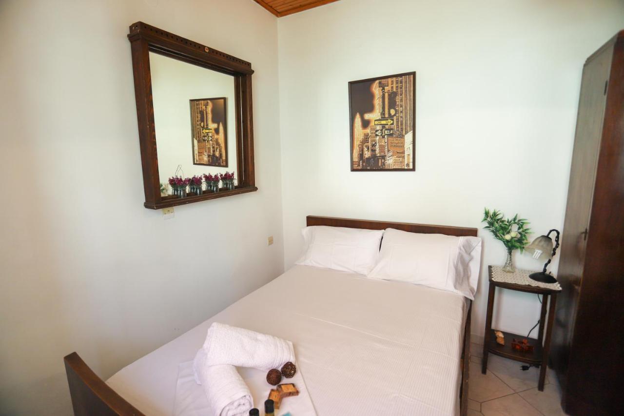 Family House At Corfu Townアパートメント エクステリア 写真