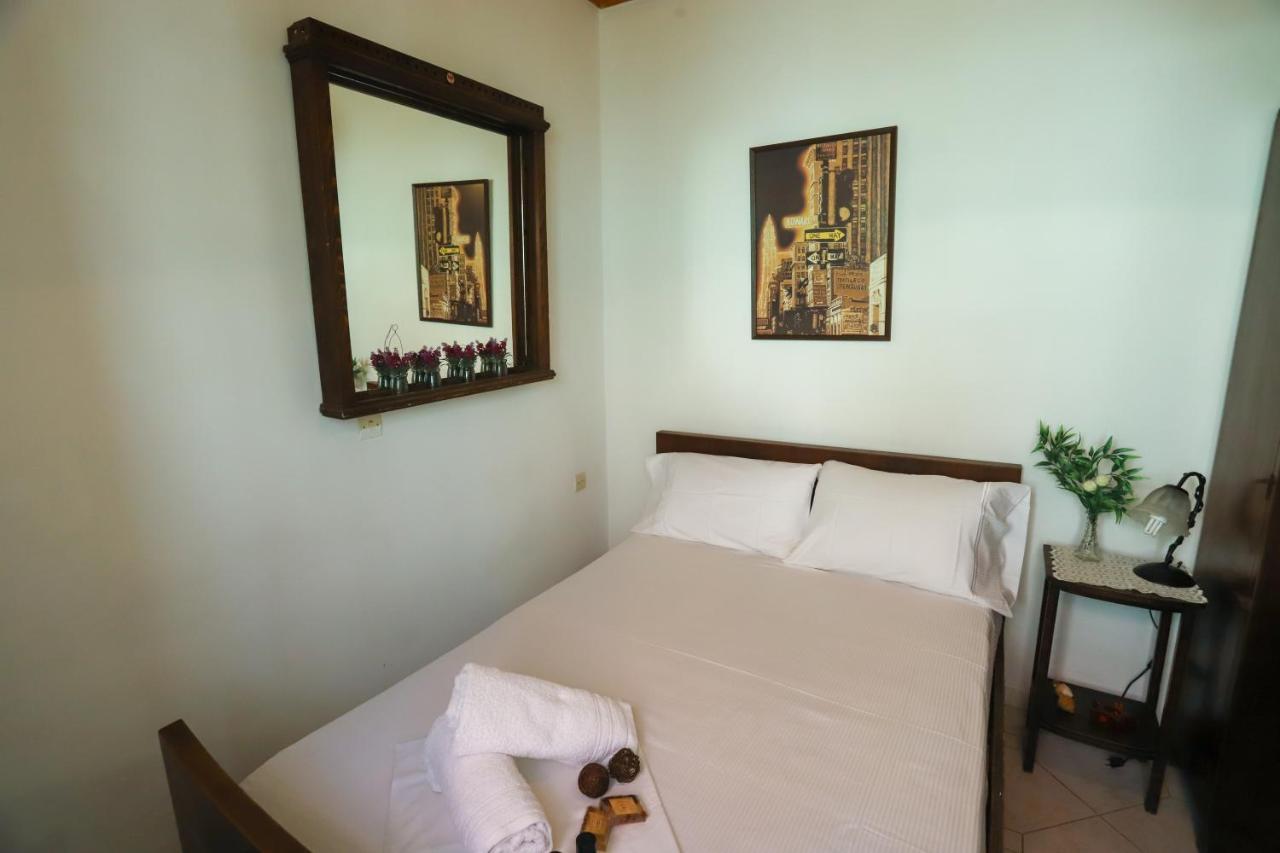 Family House At Corfu Townアパートメント エクステリア 写真
