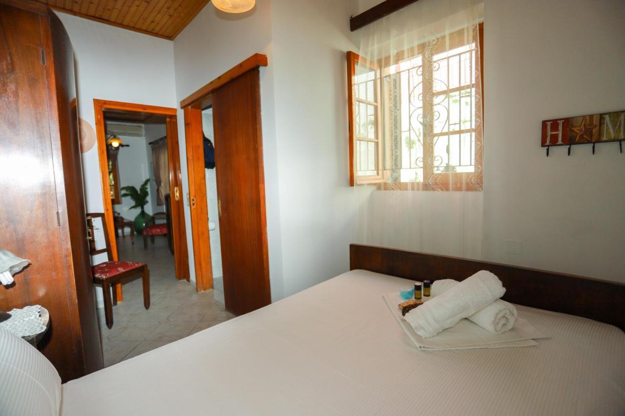 Family House At Corfu Townアパートメント エクステリア 写真