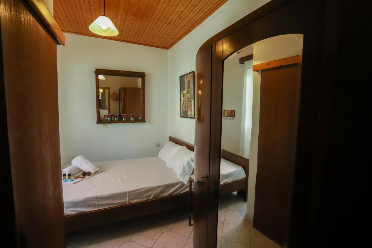 Family House At Corfu Townアパートメント エクステリア 写真