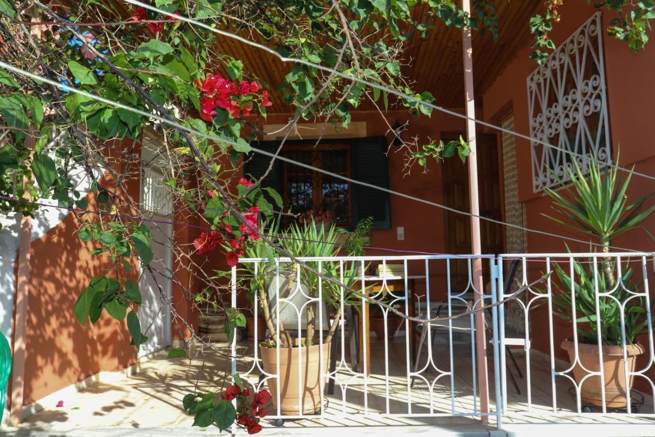 Family House At Corfu Townアパートメント エクステリア 写真