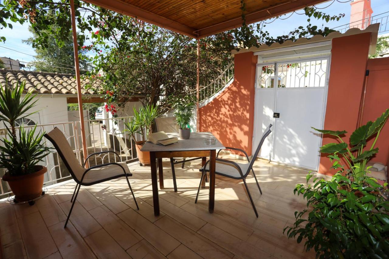 Family House At Corfu Townアパートメント エクステリア 写真