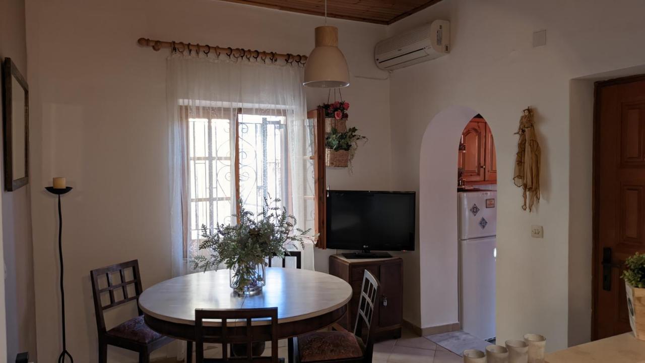 Family House At Corfu Townアパートメント エクステリア 写真